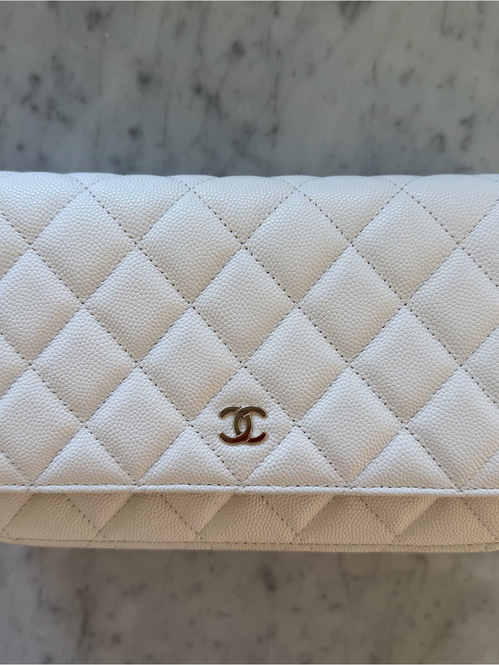 Chanel White Wallet on chain - Authentic - Picture 3 of 16